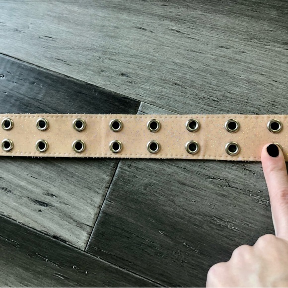 Vintage Y2K Mudd Pale Pink Glitter Vinyl Grommet Belt - Picture 5 of 6